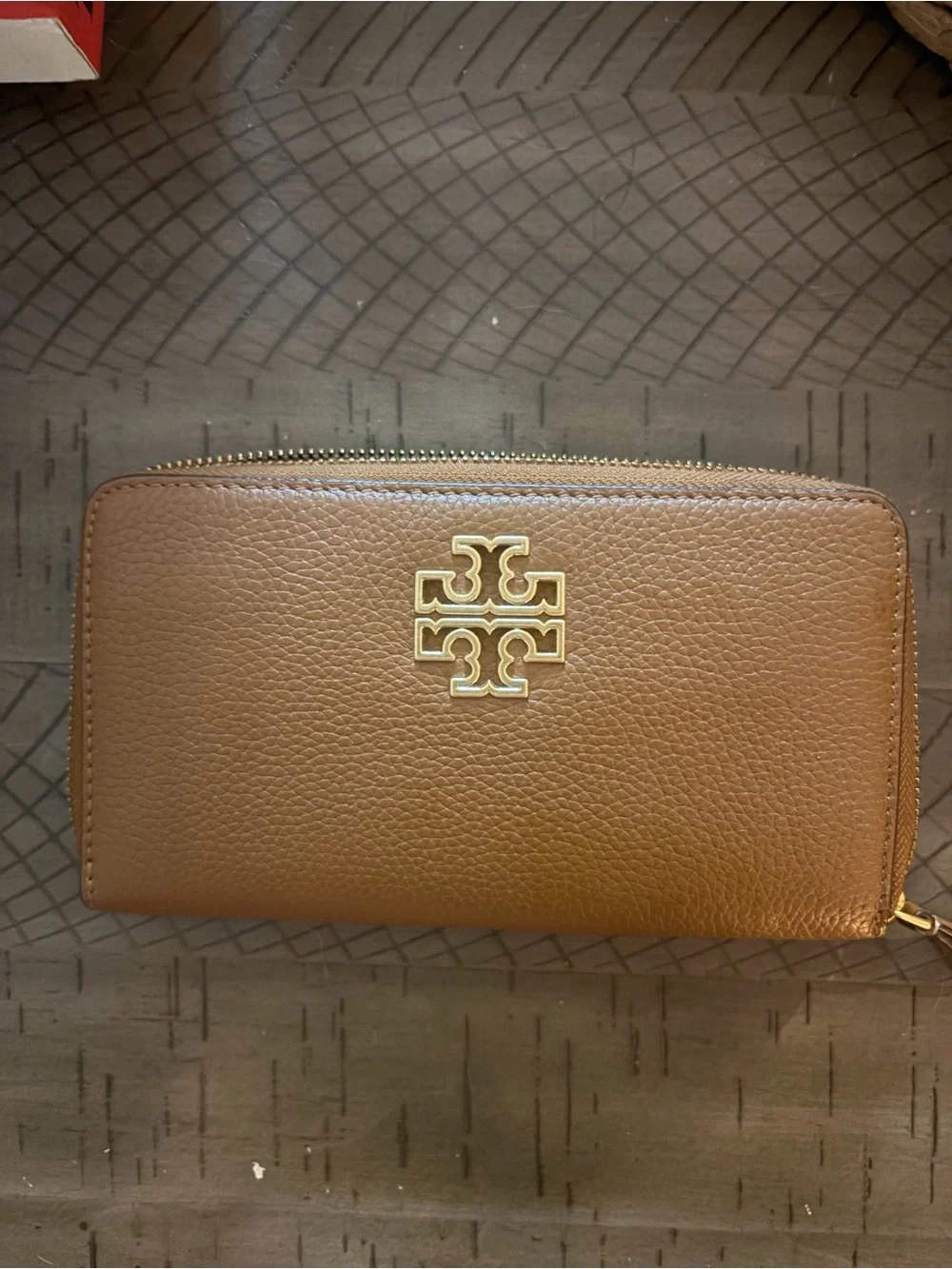 Tory Burch Camel Brown Pebbled Leather Zip Wallet with Gold Logo